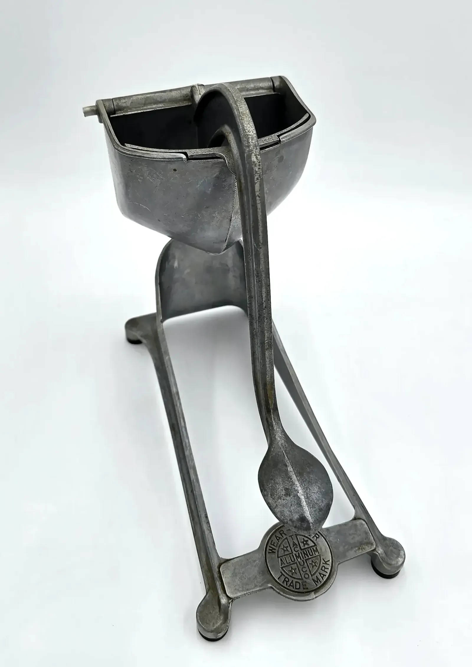 Vintage Wear-Ever Cast Aluminum Citrus Juicer Press (1930s-1950s)