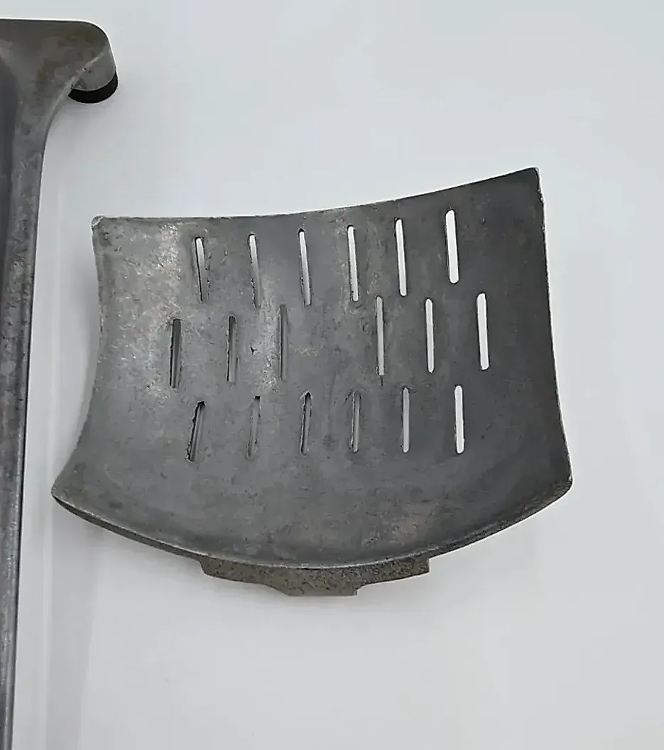 Vintage Wear-Ever Cast Aluminum Citrus Juicer Press (1930s-1950s) — underside