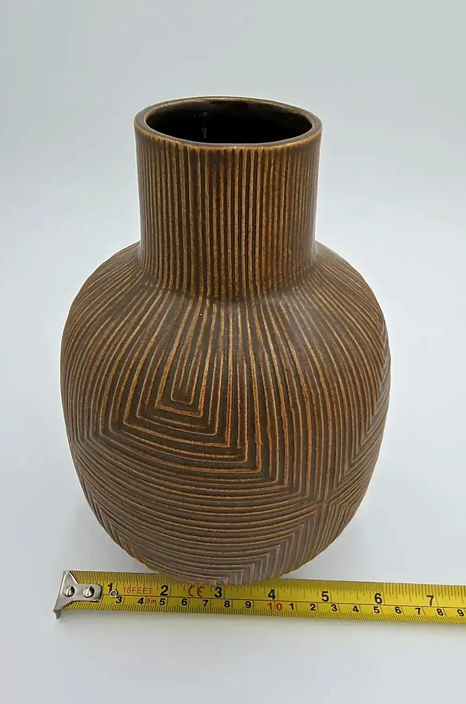 Vintage Jonathan Adler Pot Au Porter Ceramic Vase Geometric Ribbed signed — underside