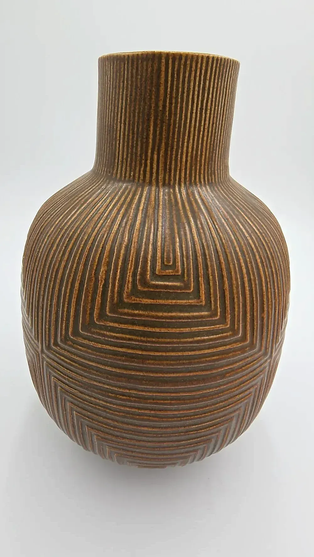 Vintage Jonathan Adler Pot Au Porter Ceramic Vase Geometric Ribbed signed — side view