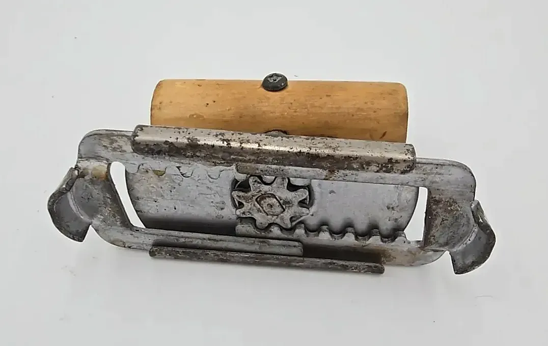 Vintage Adjustable Jar Lid Tightener / Bottle Cap Wrench with Wooden Handle – Unbranded
