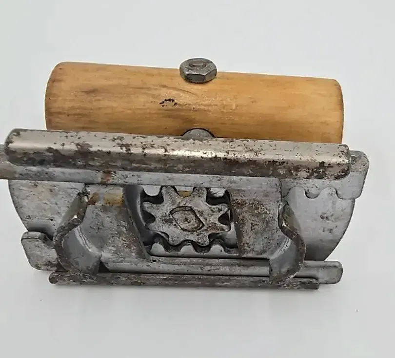 Vintage Adjustable Jar Lid Tightener / Bottle Cap Wrench with Wooden Handle – Unbranded