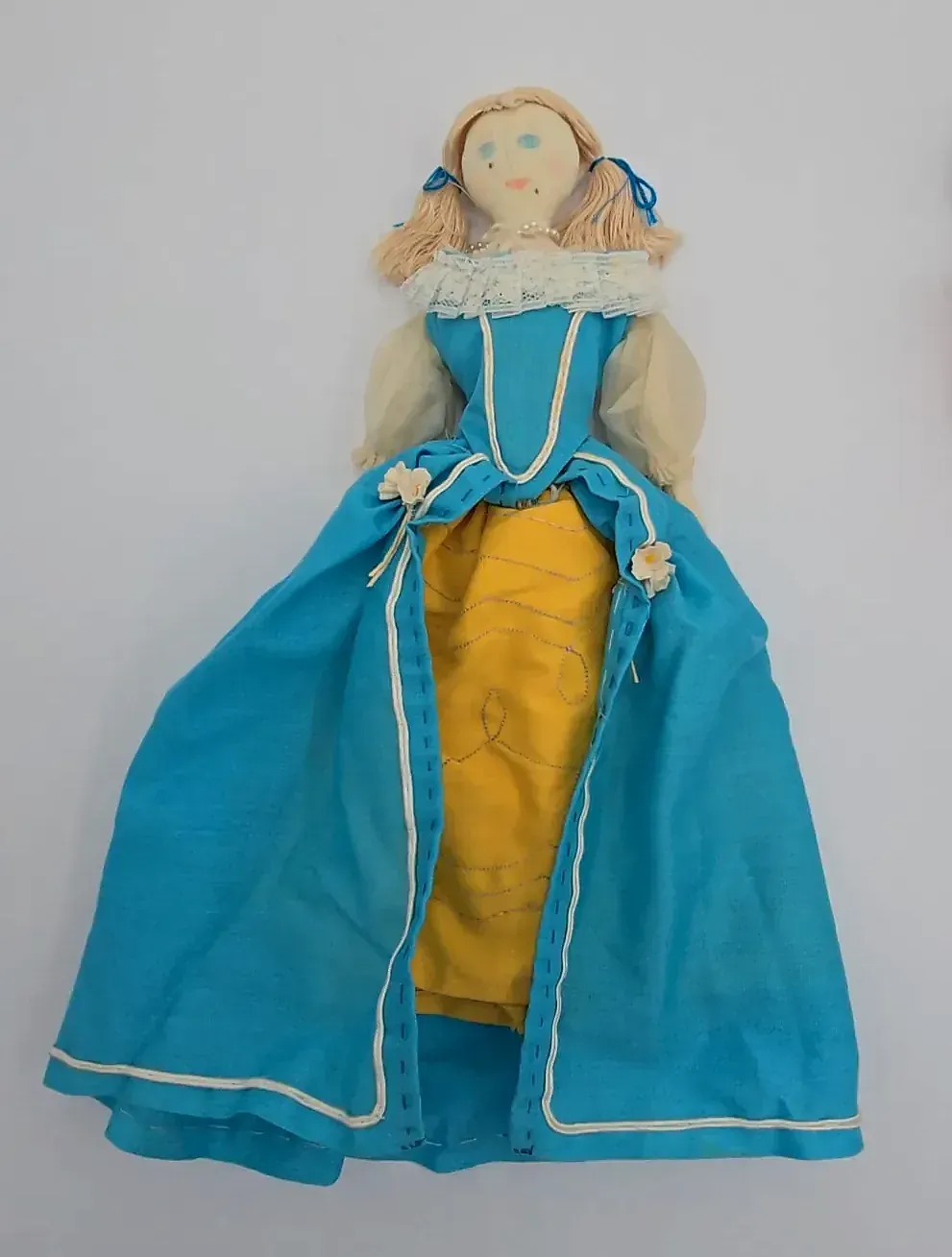 Vintage Handmade Colonial Pilgrim Cloth Dolls 5 Pc Historical Folk Art Set — detail