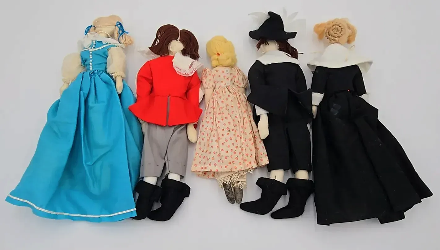 Vintage Handmade Colonial Pilgrim Cloth Dolls 5 Pc Historical Folk Art Set — side view