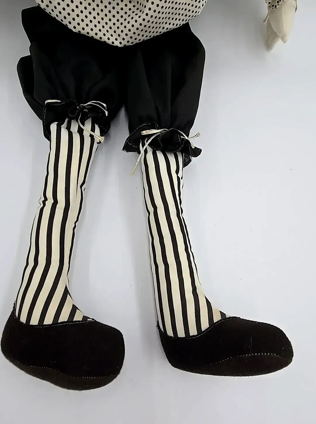 Vintage 1983 House That Tilly Built Soft Sculpture Mime Clown Doll Signed — detail