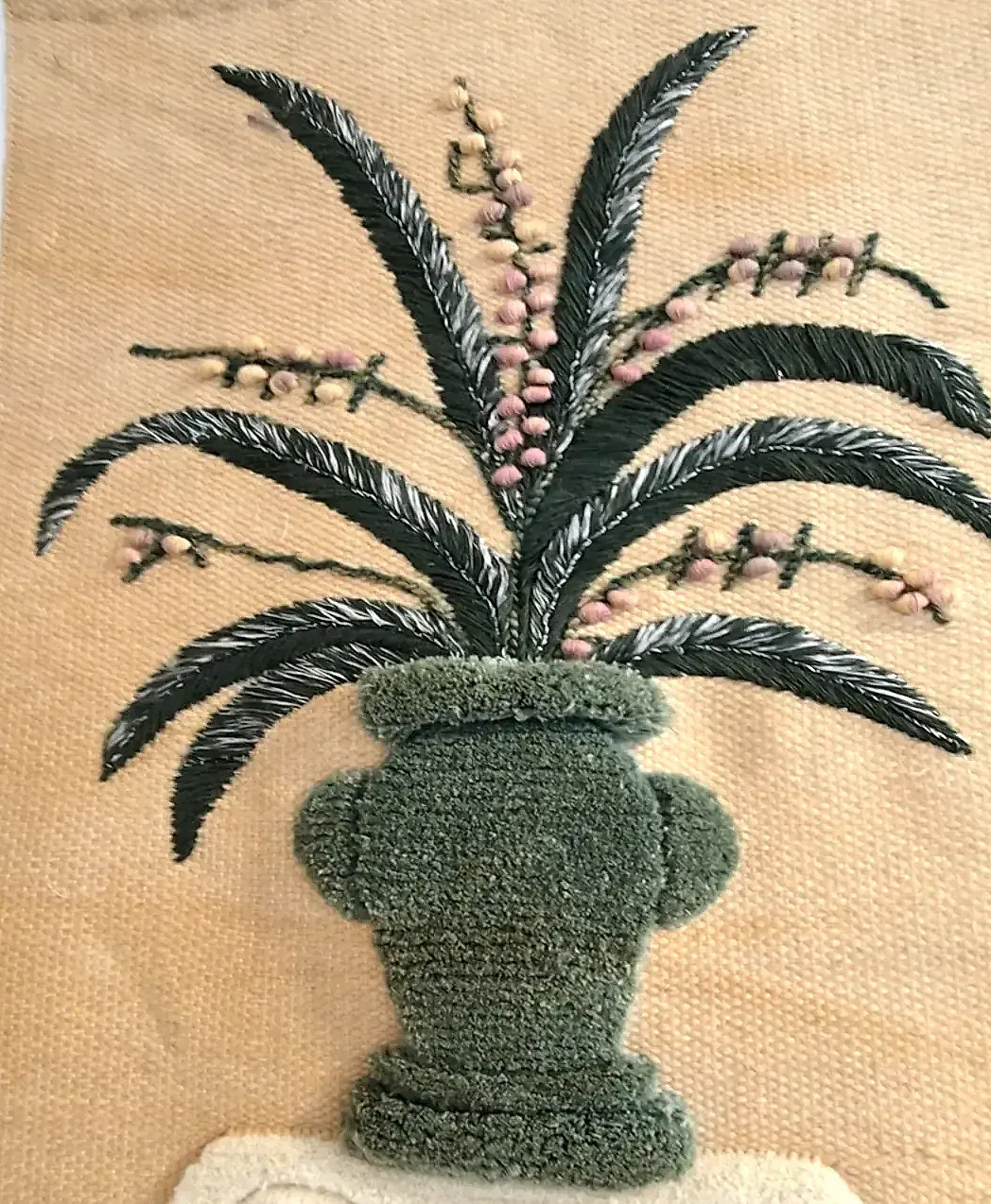 Vintage Jute Woven Wall Hanging 70s Boho Tufted Palm Urn Column Fiber Art Tag — detail