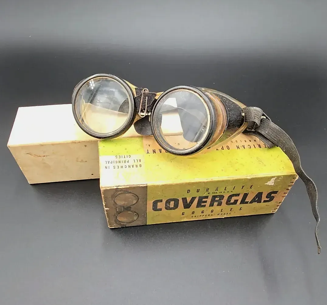Vintage Duralite Coverglass Safety Goggles Chippers Model w/ Original Box Industrial
