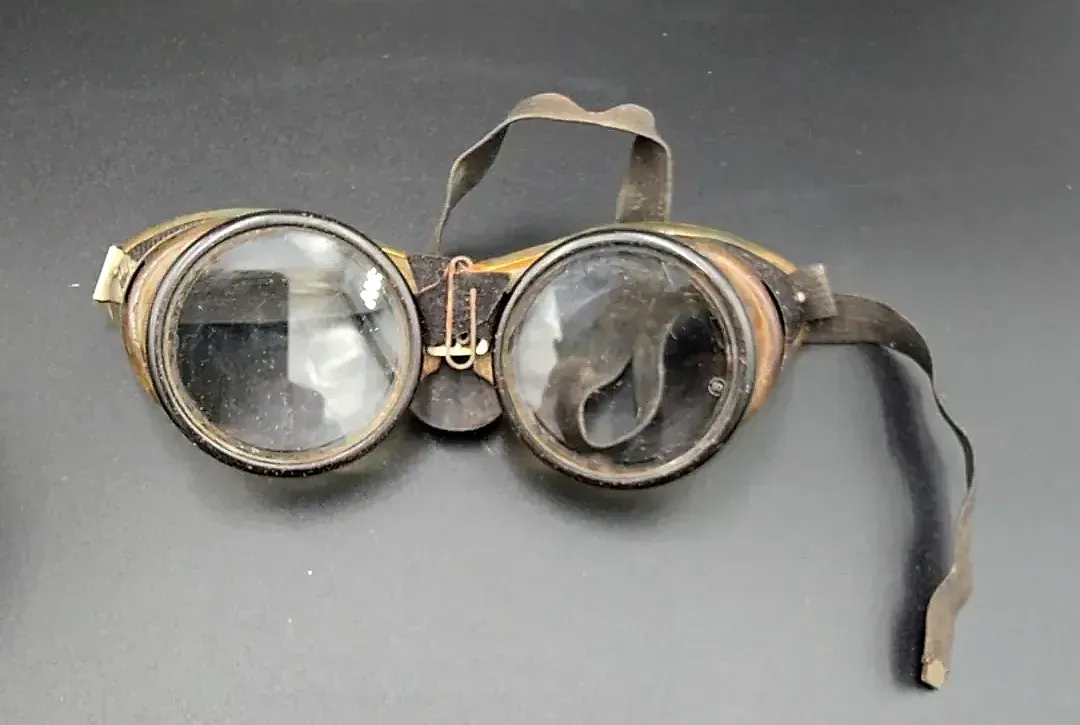 Vintage Duralite Coverglass Safety Goggles Chippers Model w/ Original Box Industrial
