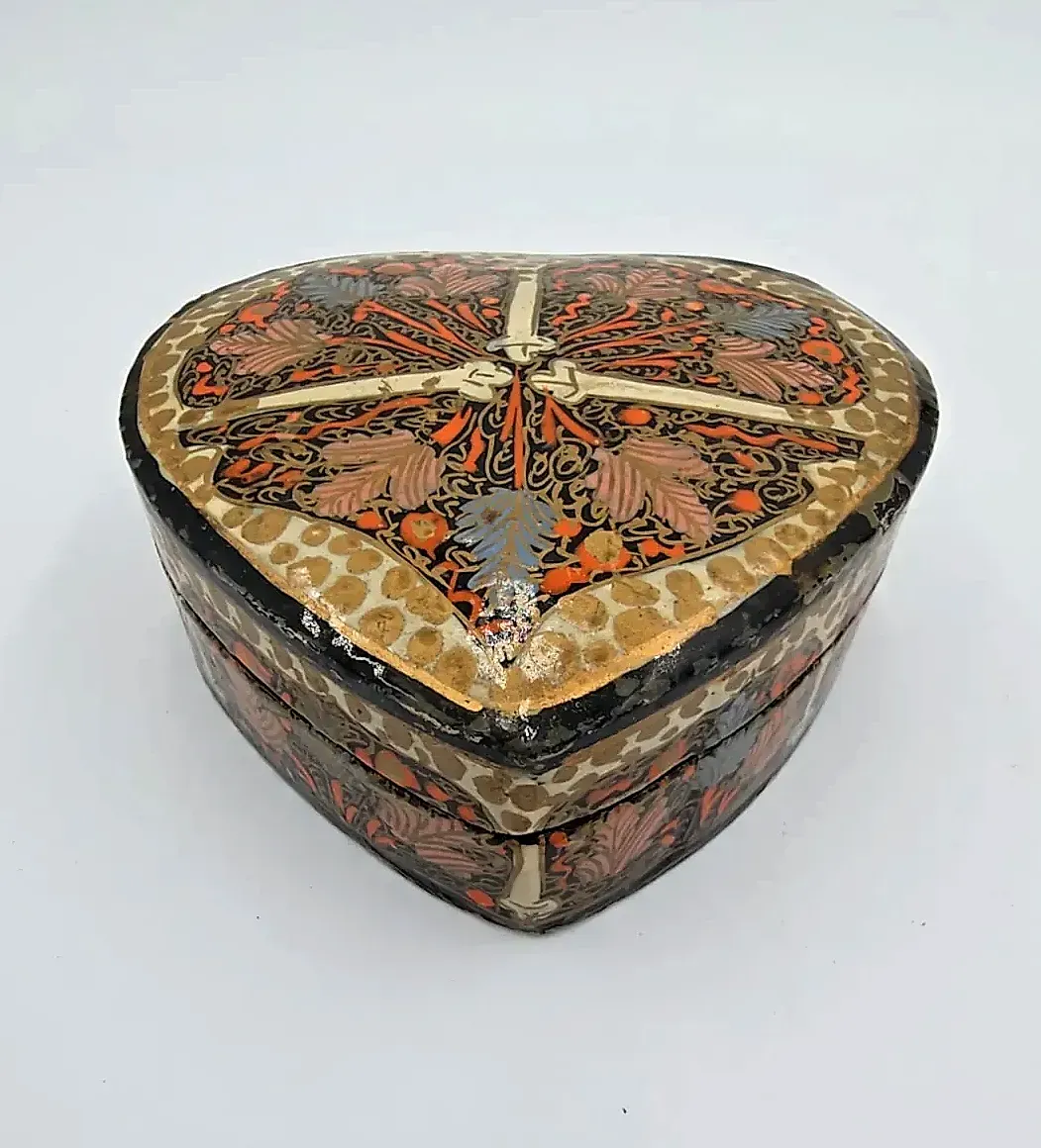 Vintage Kashmiri Papier Mache Heart Trinket Box Hand Painted India Floral Gold — side view