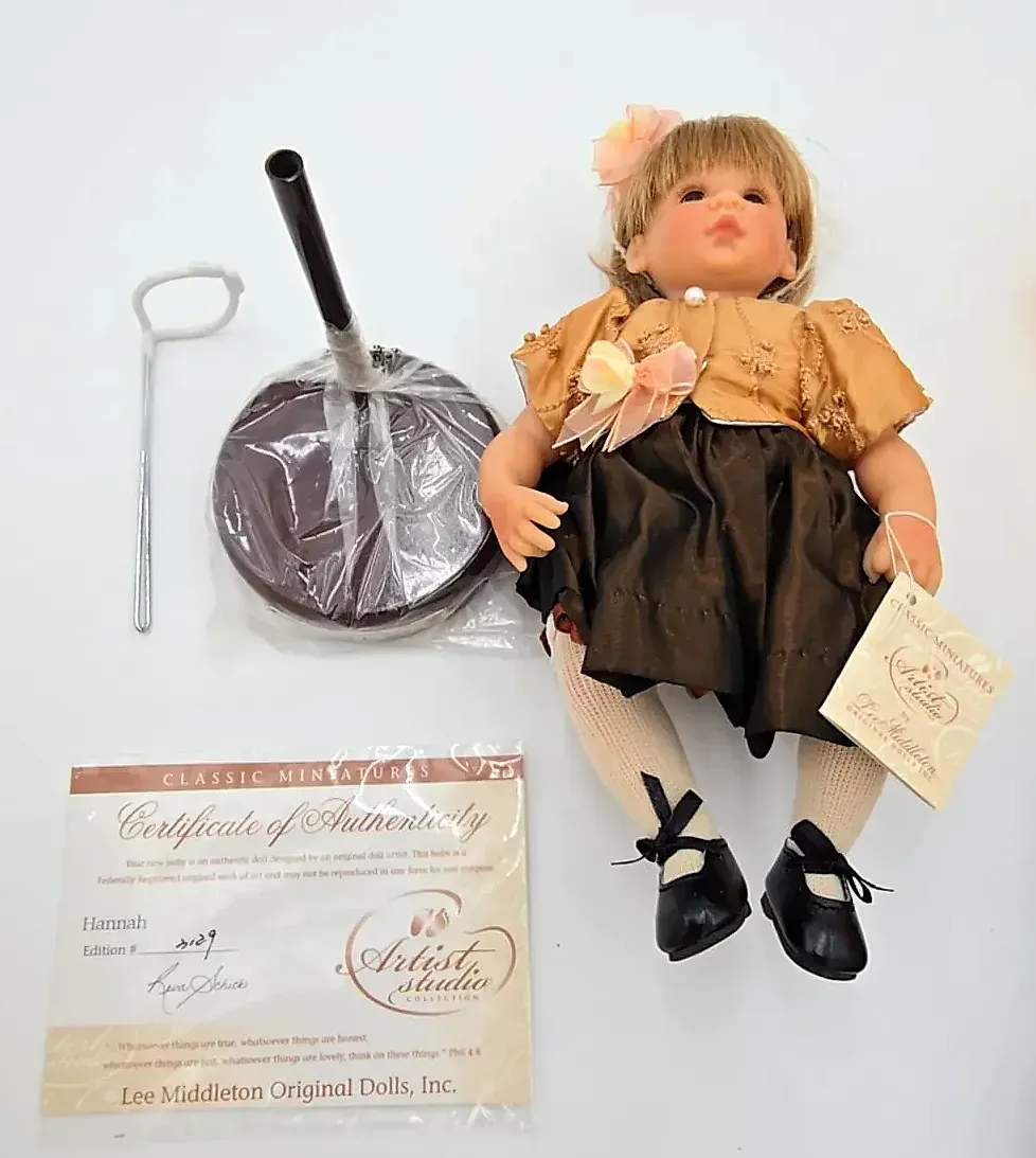 Lee Middleton Hannah Classic Miniatures Collection by Reva Schick — side view