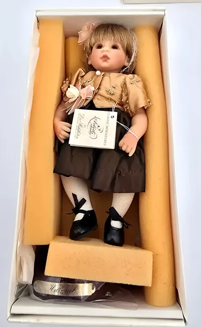 Lee Middleton Hannah Classic Miniatures Collection by Reva Schick