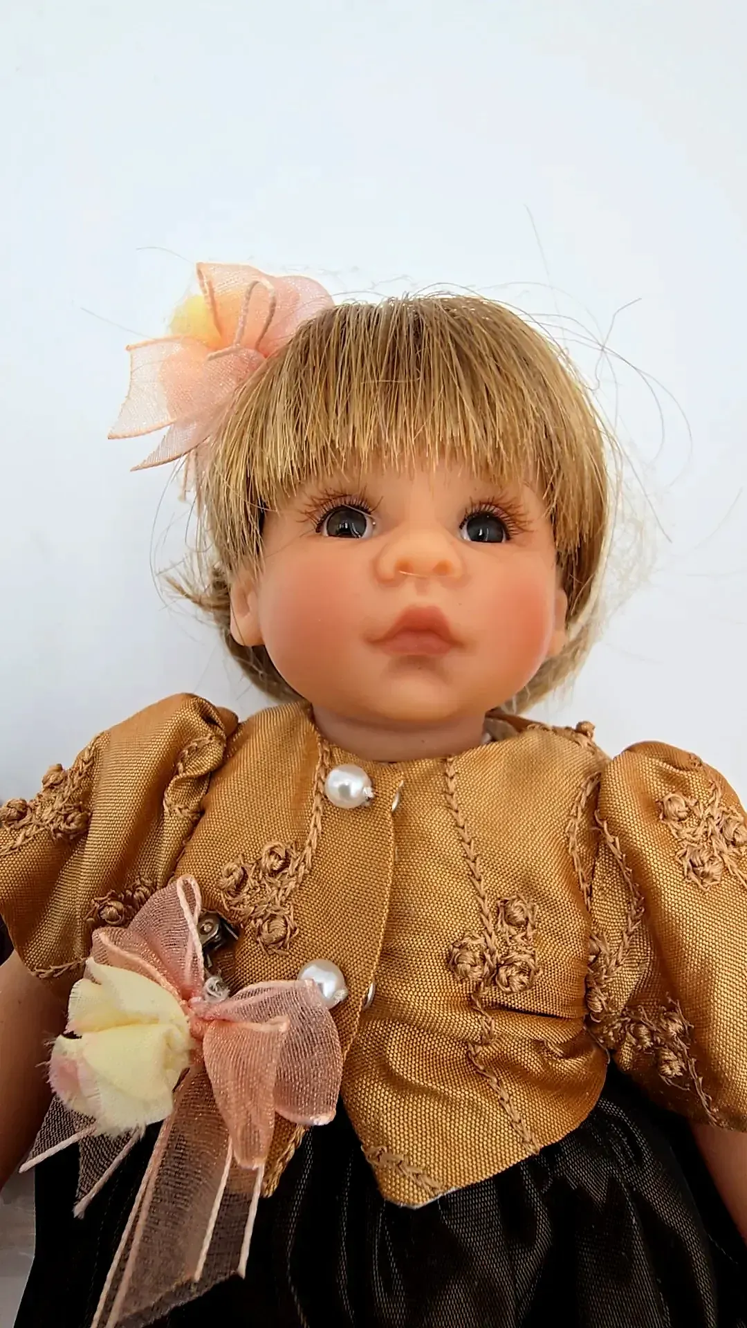 Lee Middleton Hannah Classic Miniatures Collection by Reva Schick — detail