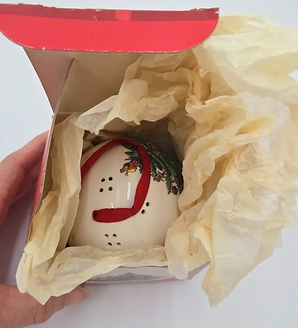 Spode Christmas Tree Pomander Ornament Ceramic Ball England w/ Original Box