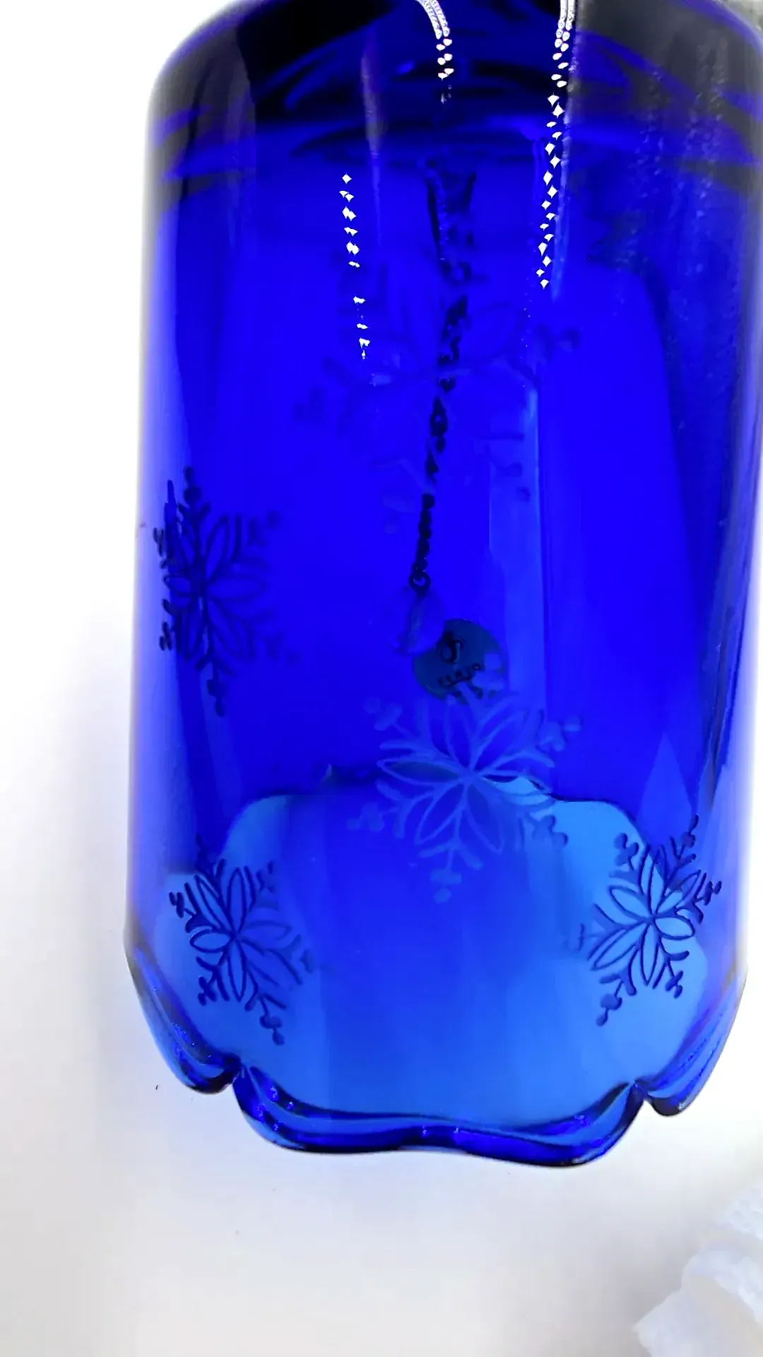 Vintage Fenton Cobalt Blue Glass Snowflake Bell  Ruffled Bottom Signed Sticker — detail