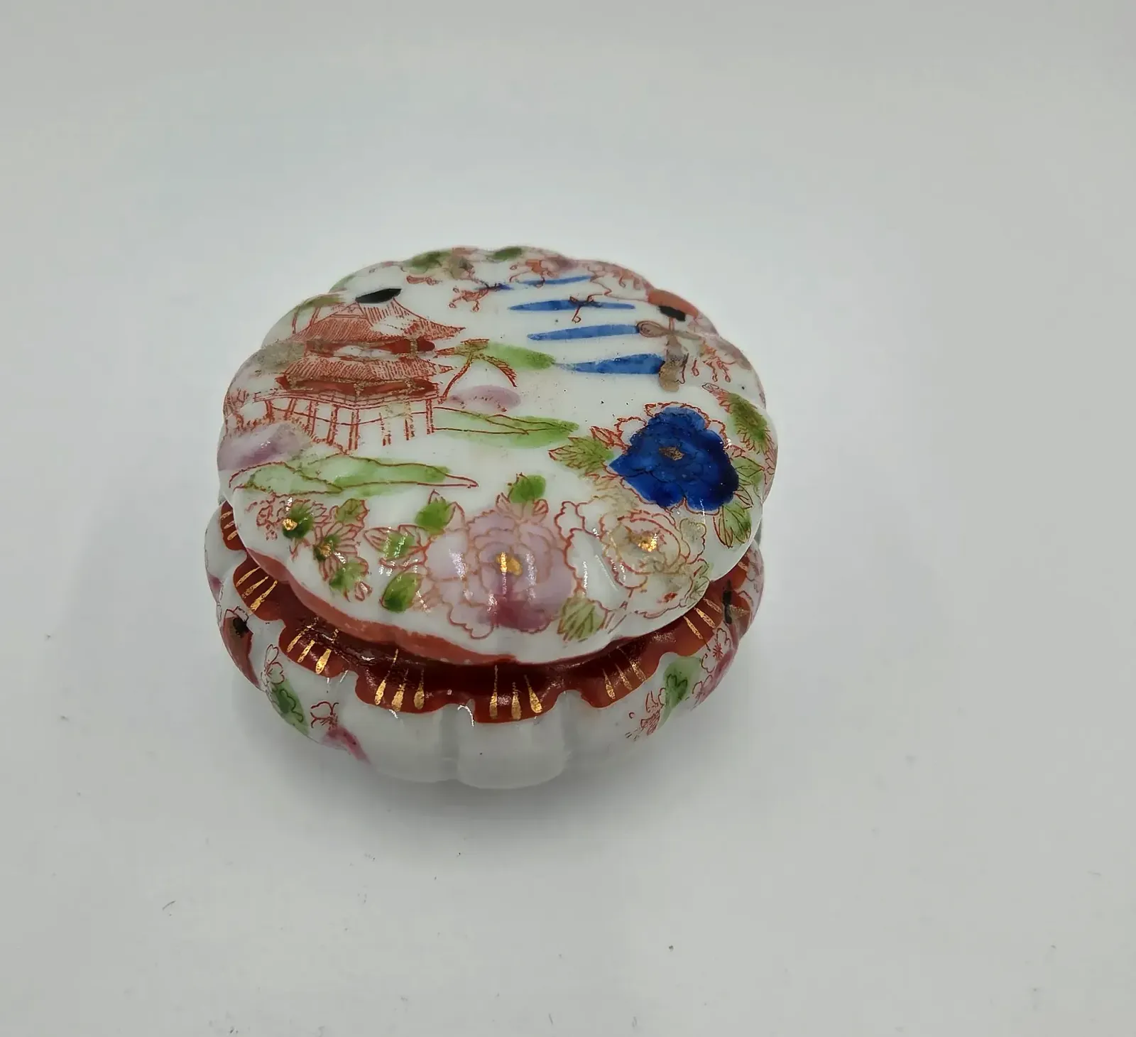 Vintage Japanese Porcelain Trinket Box Shell Shape Hand Painted Floral Pagoda