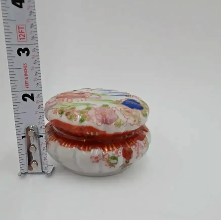 Vintage Japanese Porcelain Trinket Box Shell Shape Hand Painted Floral Pagoda