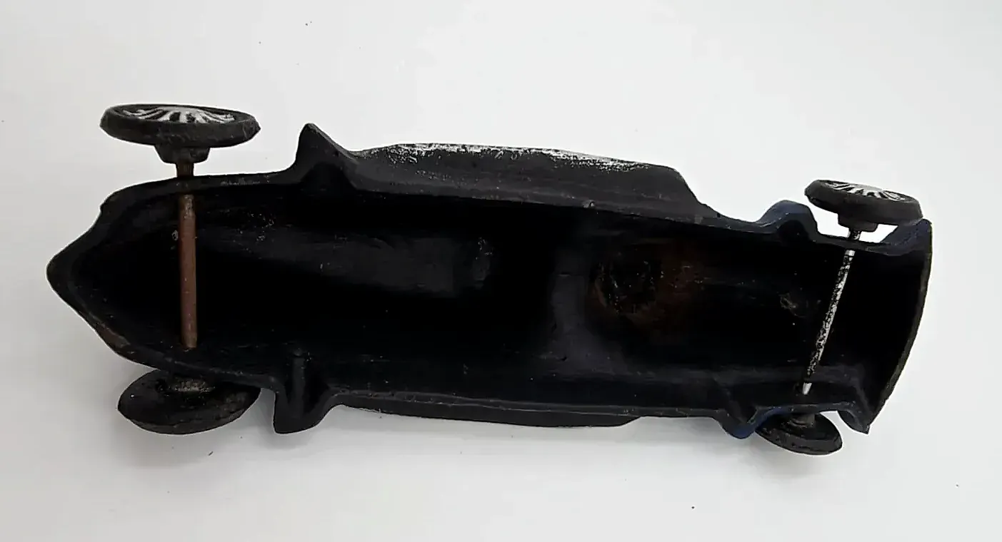 Vintage  Cast Iron Streamline Race Car # 6 — detail