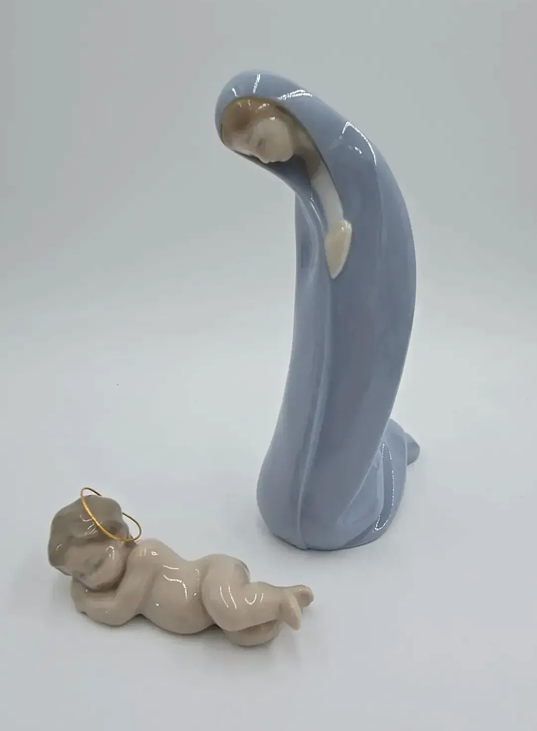 Vintage Authentic Lladró Porcelain Figurine Set - Madonna & Baby Jesus — side view