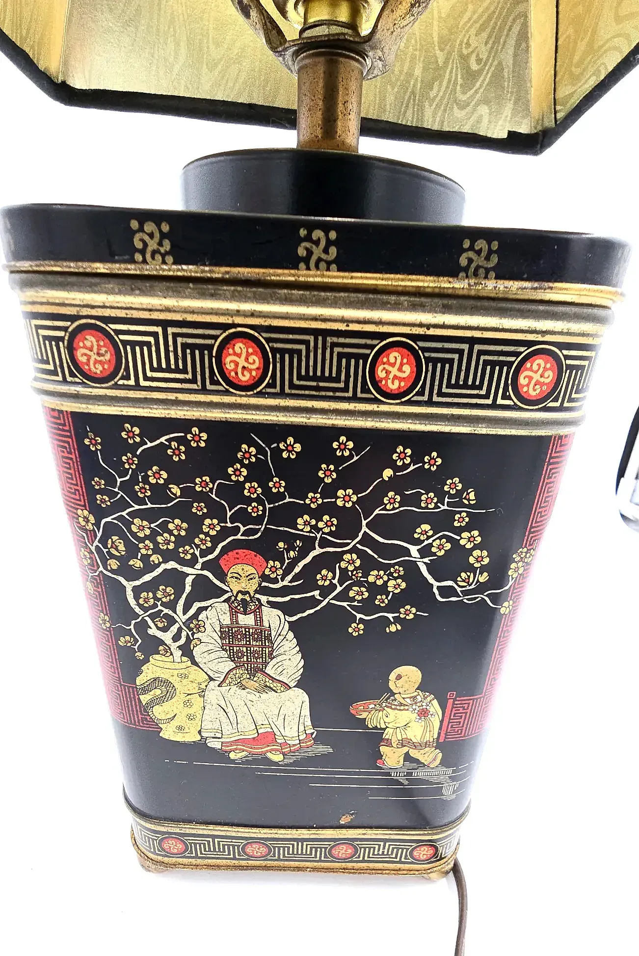 Vintage Chinoiserie Tea Tin Canister Table Lamp – Made in England Tin — underside