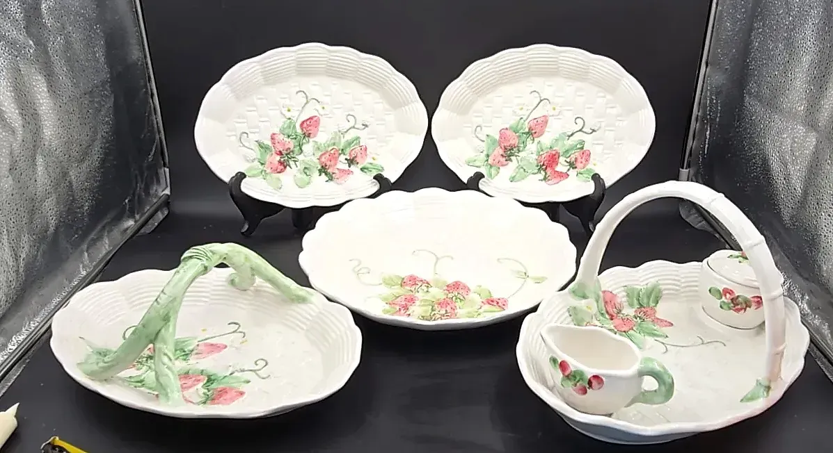 Vintage Zeta Bassano Italy Strawberry Majolica Ceramic Basket Set