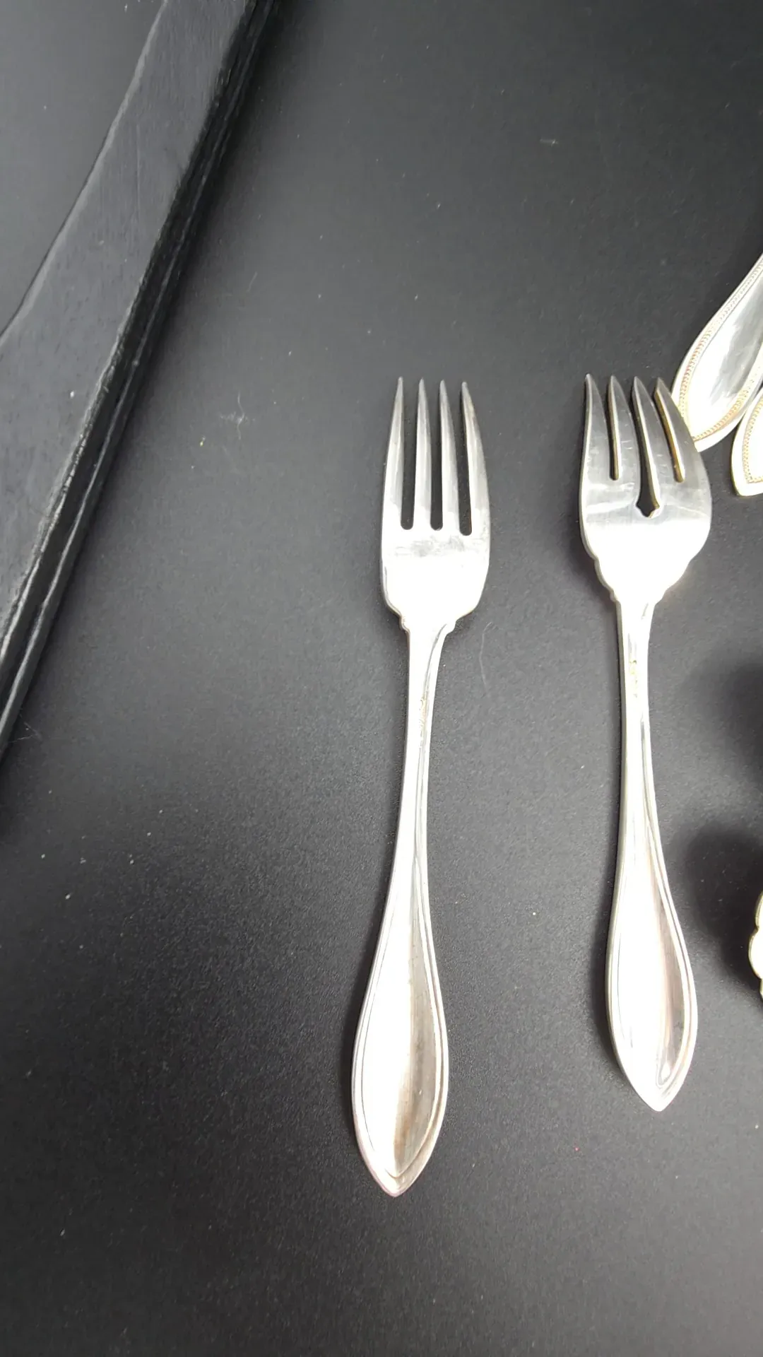 Oneida American Harmony Stainless Flatware 15 Pc — maker's mark