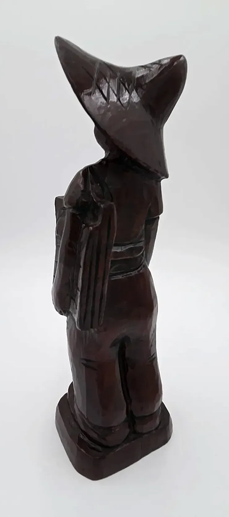 Vintage Hand Carved Wooden Boy Statue Newsboy Farmer Folk Art Figurine — detail