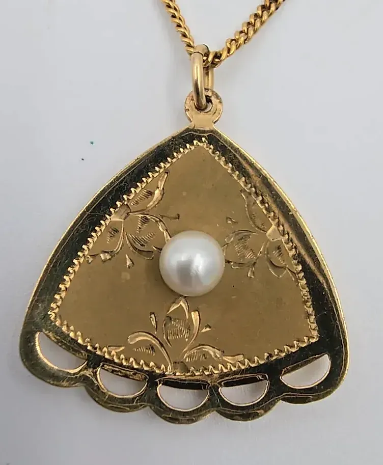 Vintage THEDA 12K Gold Filled Cultured Pearl Fan Pendant Necklace — side view