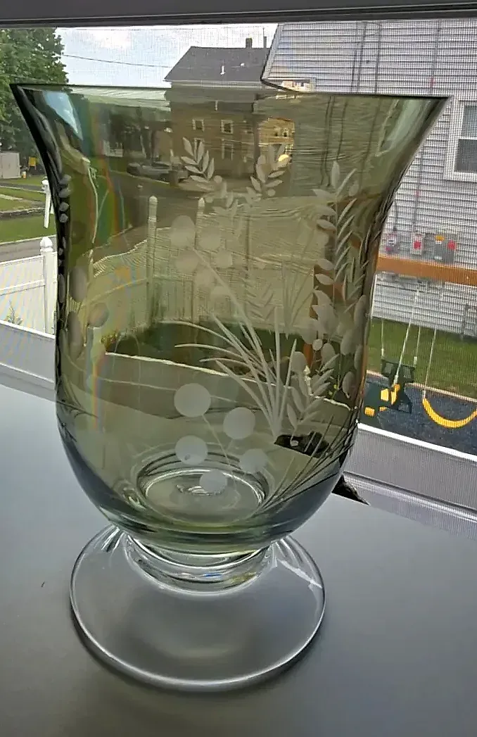 Lenox Williamsburg Boxwood Pine Green Etched Glass Hurricane Vase — underside