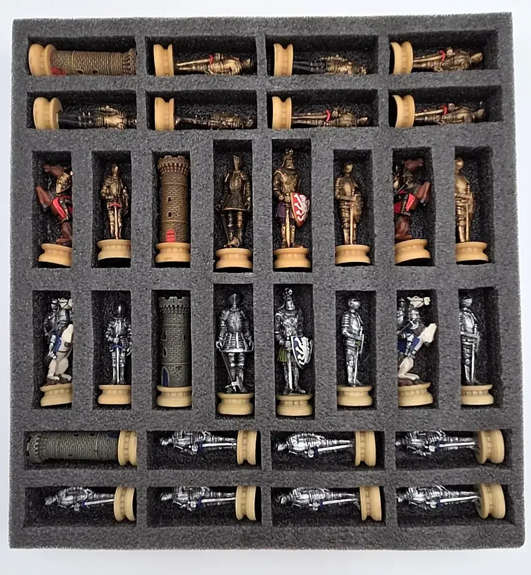 The Chessman 7305 Medieval Knight Chess Pieces Set COMPLETE 32 Resin Figurine — maker's mark