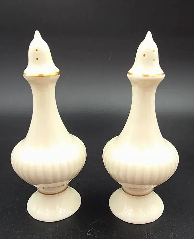 VTG Lenox  24K Gold Porcelain 5 Pc Lot Leaf Dish Vase Salt Pepper Ashtray — detail