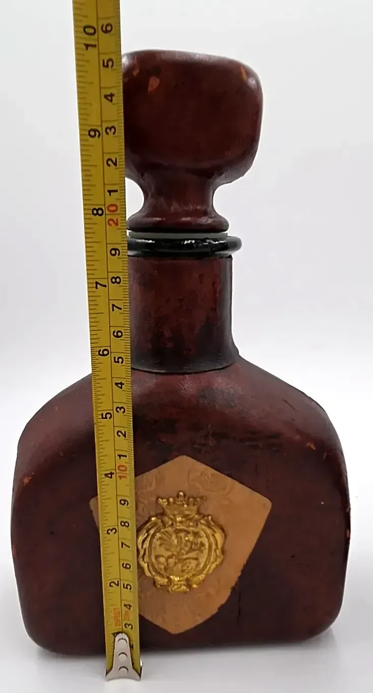 Vintage Italian Leather Wrapped Decanters Set of 2 Lion Crest Fleur De Lis MCM — detail