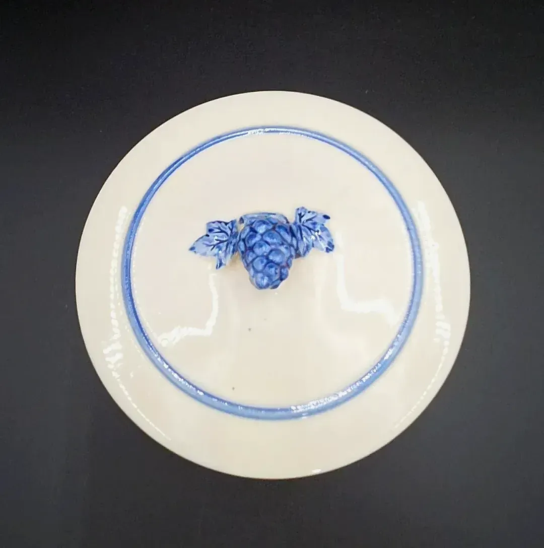 Vtgt Japanese Blue White Porcelain Covered Trinket Dish Raised Grape Relief 3D — side view