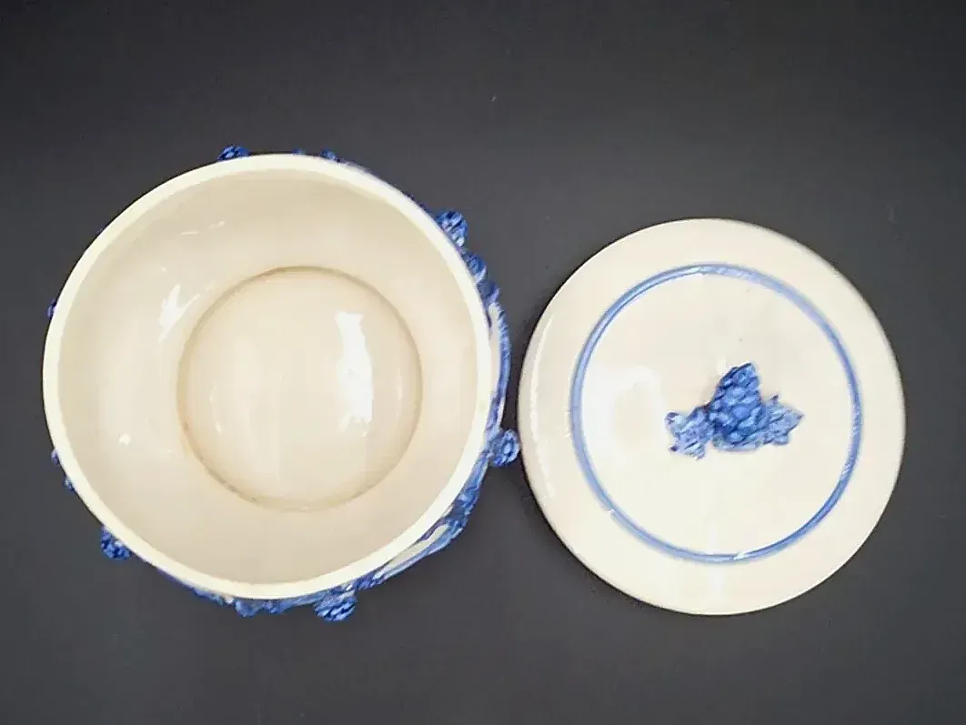 Vtgt Japanese Blue White Porcelain Covered Trinket Dish Raised Grape Relief 3D — underside