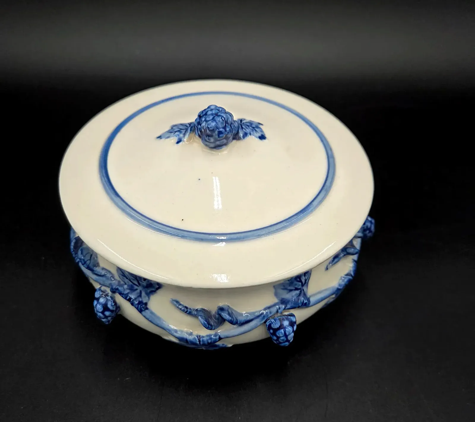 Vtgt Japanese Blue White Porcelain Covered Trinket Dish Raised Grape Relief 3D