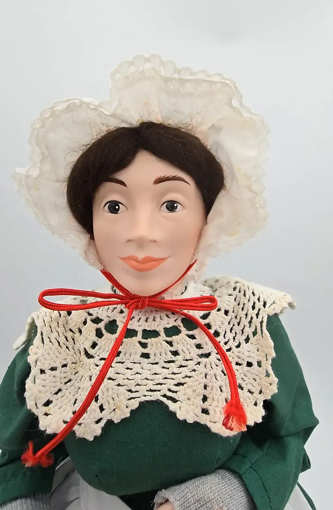 Dept 56 Heritage Village Mrs Cratchit Porcelain Caroler Doll Dickens Stand — maker's mark