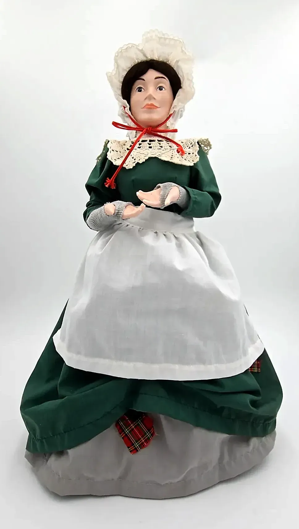Dept 56 Heritage Village Mrs Cratchit Porcelain Caroler Doll Dickens Stand — detail