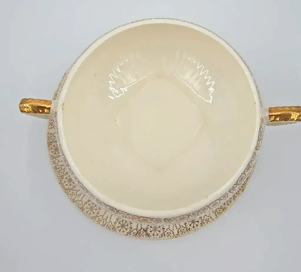 Vintage Royal China Inc 22K Gold Covered Casserole Dish w/ Underplate Platter — detail