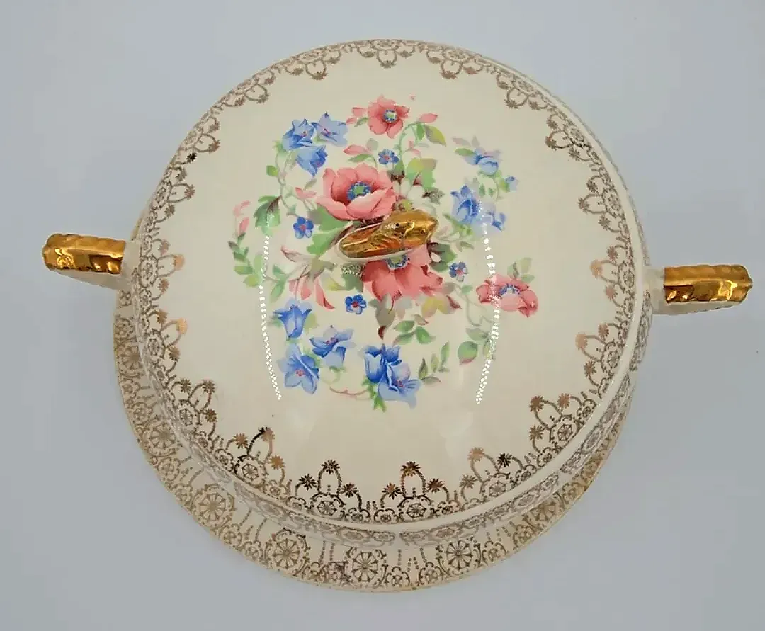 Vintage Royal China Inc 22K Gold Covered Casserole Dish w/ Underplate Platter — side view