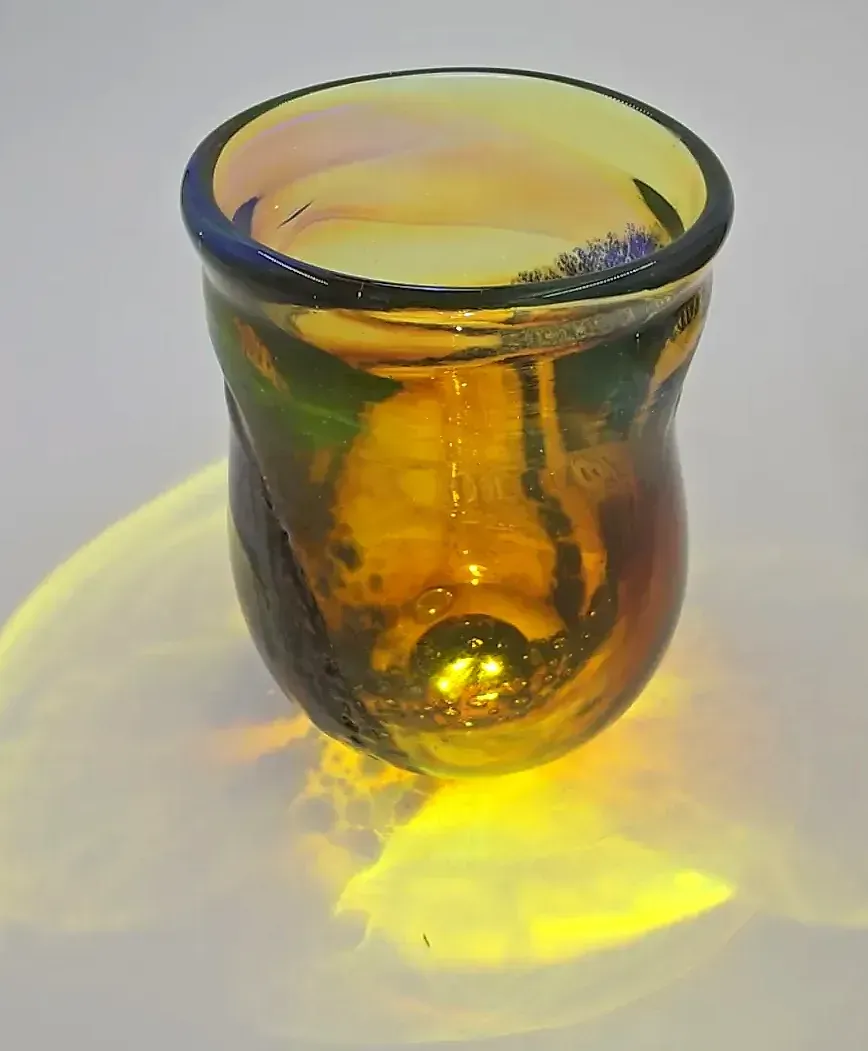 Michael Guzzardo Signed Hand Blown Amber Studio Art Glass Tumblers Set of 4 — detail